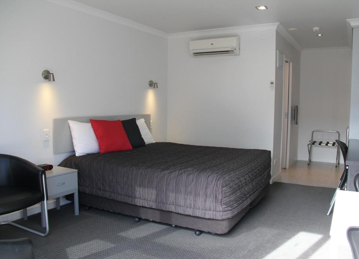 พุเคคูร่ามอเตอร์ลอดจ์ Motel นิวพลีมัธ ภายนอก รูปภาพ A typical motel room