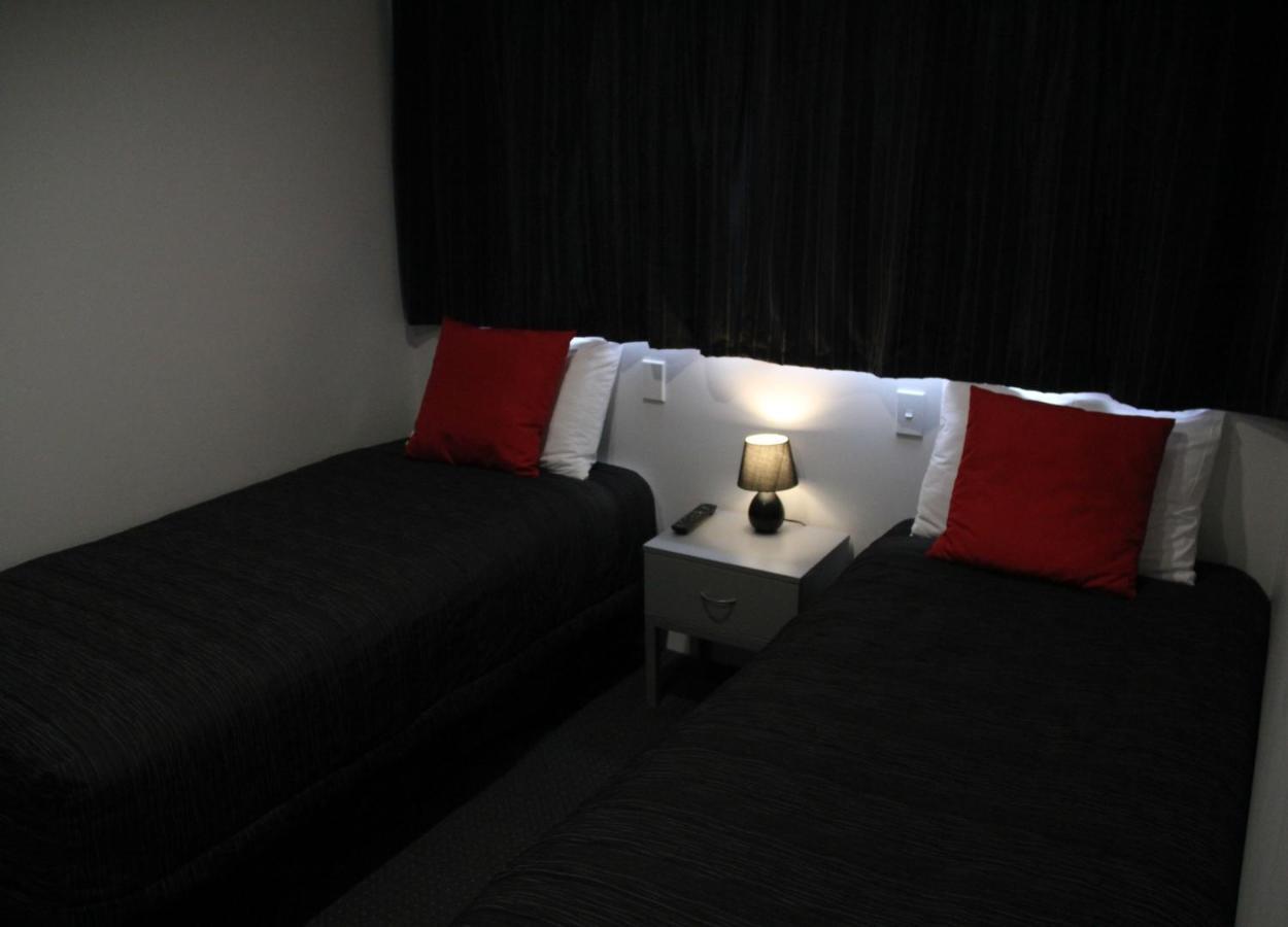 พุเคคูร่ามอเตอร์ลอดจ์ Motel นิวพลีมัธ ภายนอก รูปภาพ A room at the hotel