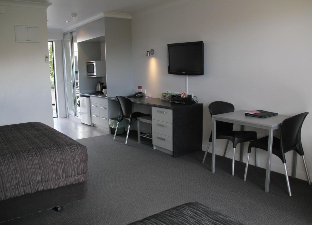พุเคคูร่ามอเตอร์ลอดจ์ Motel นิวพลีมัธ ภายนอก รูปภาพ A typical studio apartment