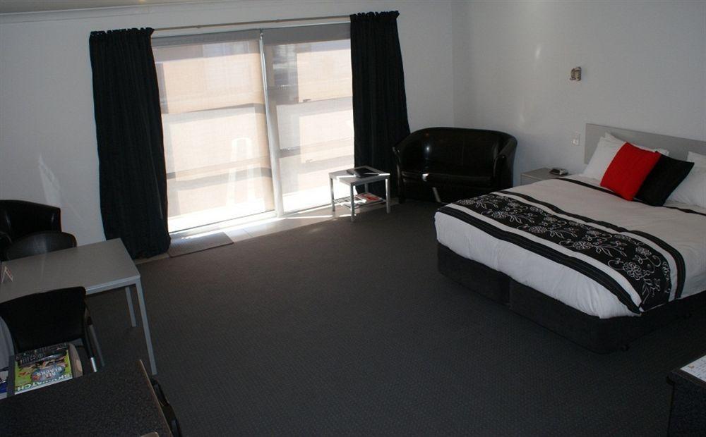 พุเคคูร่ามอเตอร์ลอดจ์ Motel นิวพลีมัธ ภายนอก รูปภาพ A room at the hotel