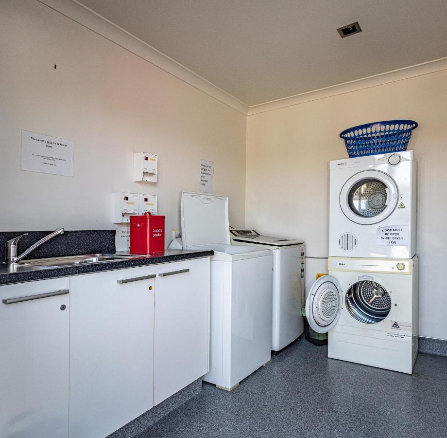 พุเคคูร่ามอเตอร์ลอดจ์ Motel นิวพลีมัธ ภายนอก รูปภาพ Laundry facilities at the University of Otago